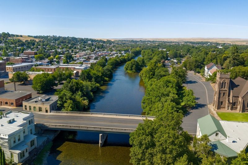 Local Mesh Pool Fence Construction in Pendleton, OR