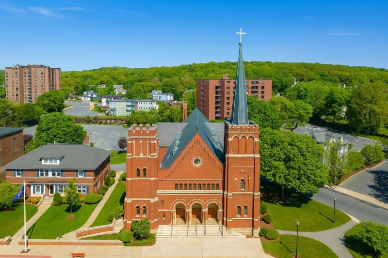 Local Mesh Pool Fence Construction in Arlington, MA