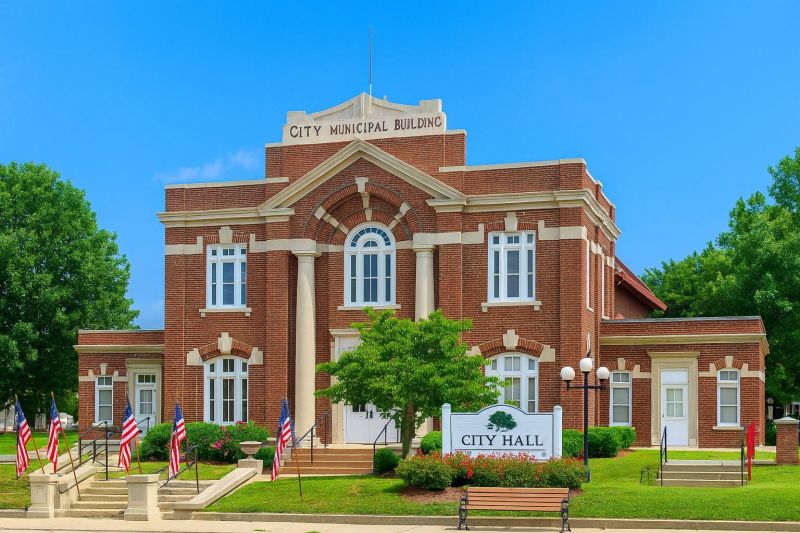 Local Mesh Pool Fence Construction in Farmington, MO