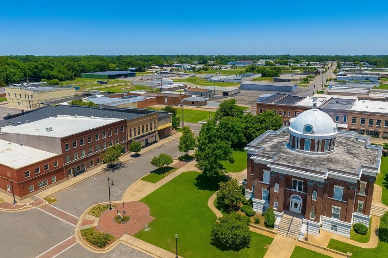 Local Mesh Pool Fence Construction in Dyersburg, TN