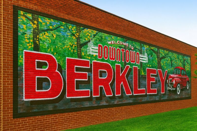 Local Mesh Pool Fence Construction in Berkley, MI