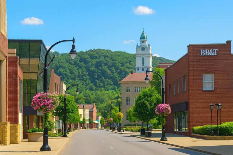 Local Mesh Pool Fence Construction in Pikeville, KY