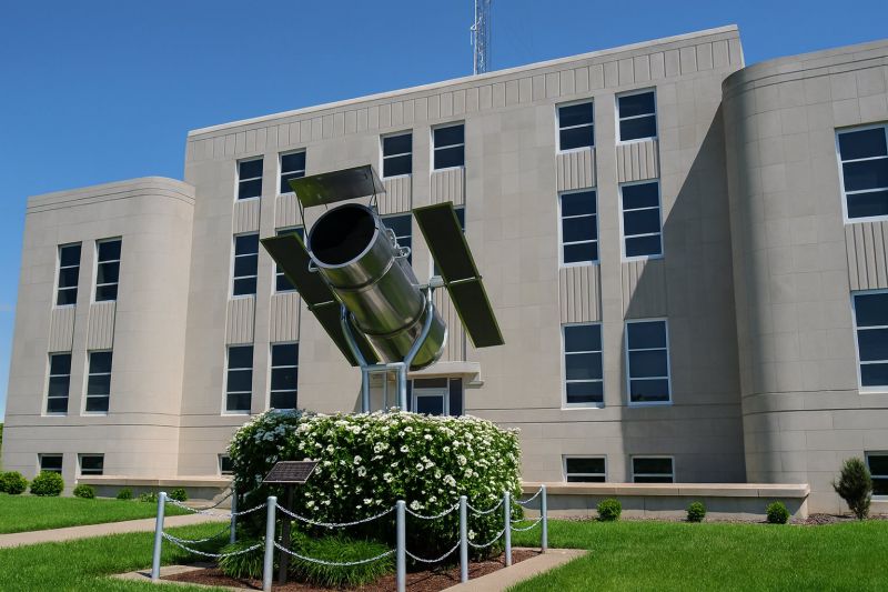 Local Mesh Pool Fence Construction in Marshfield, MO