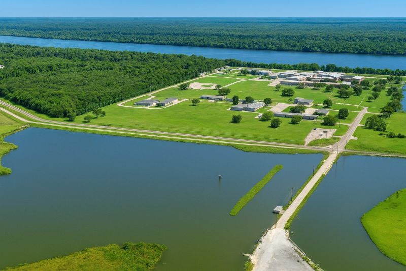 Local Mesh Pool Fence Construction in Sulphur, LA