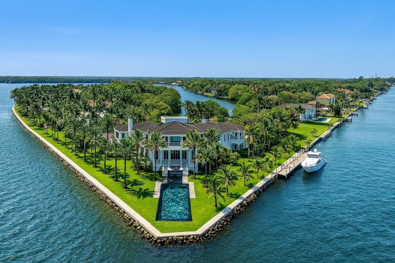 Local Mesh Pool Fence Construction in Beverly Hills, FL