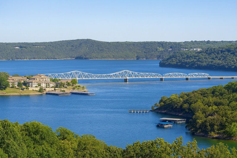 Local Mesh Pool Fence Construction in Kimberling City, MO