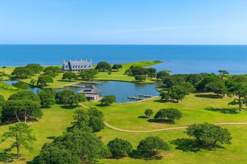 Local Mesh Pool Fence Construction in Corolla, NC