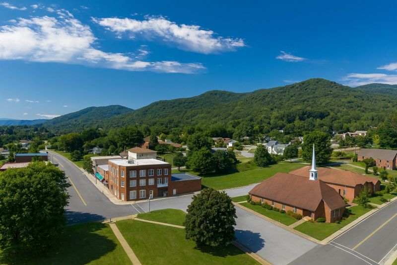 Local Mesh Pool Fence Construction in Burnsville, NC