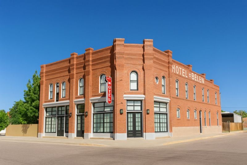 Local Mesh Pool Fence Construction in Belen, NM