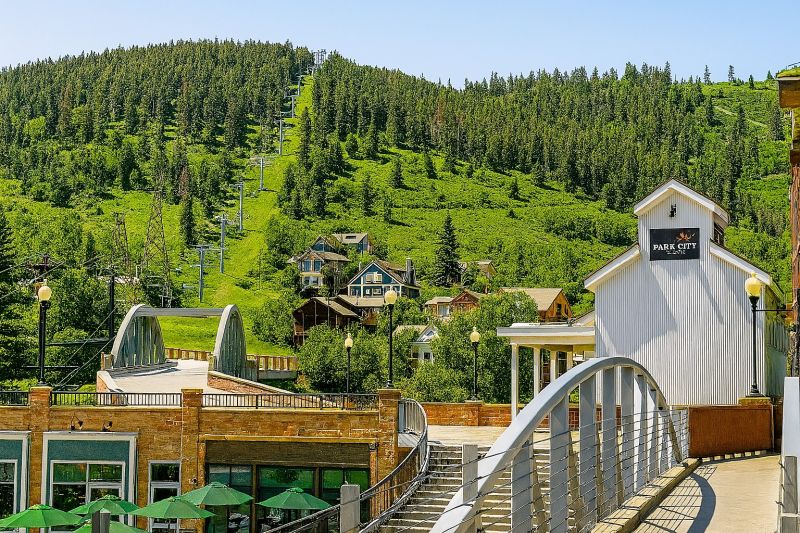 Local Mesh Pool Fence Construction in Park City, UT