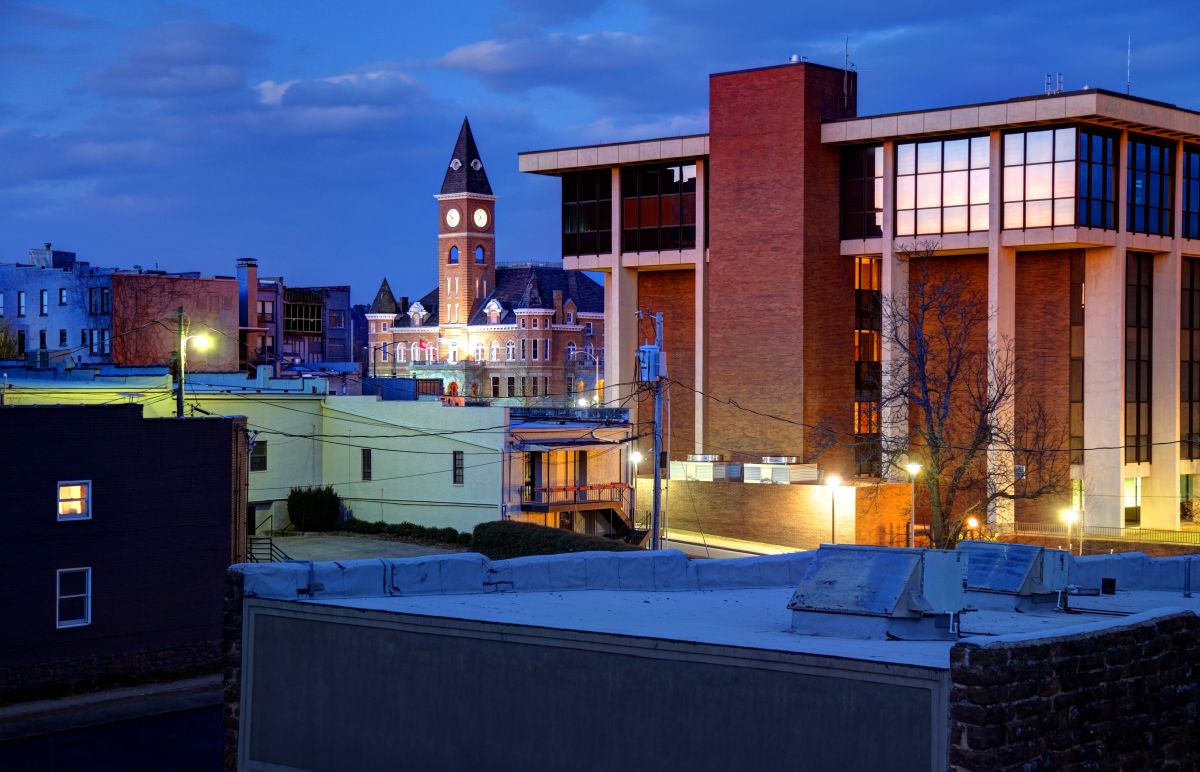 Local Mesh Pool Fence Construction in Fayetteville, AR