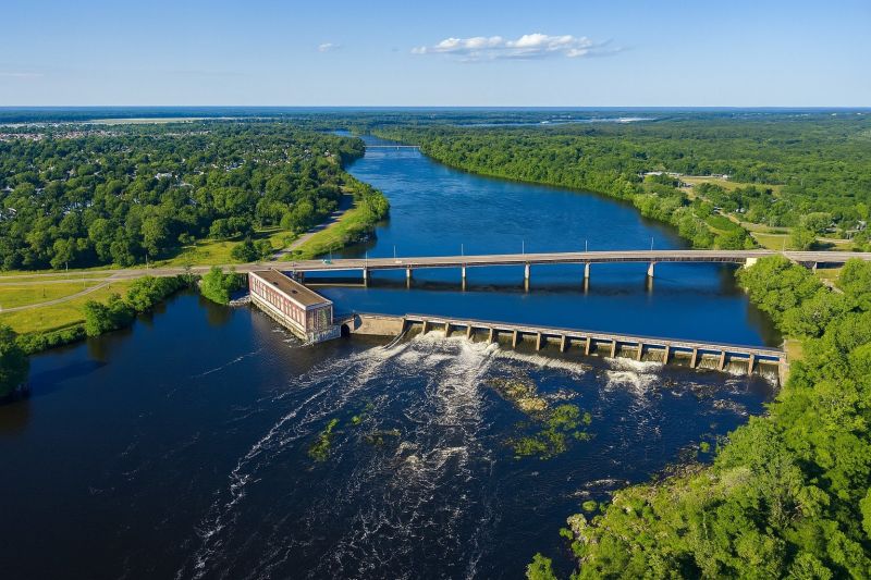 Local Mesh Pool Fence Construction in Chippewa Falls, WI