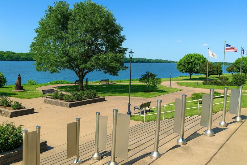 Local Vinyl Fence Replacement in Bettendorf, IA