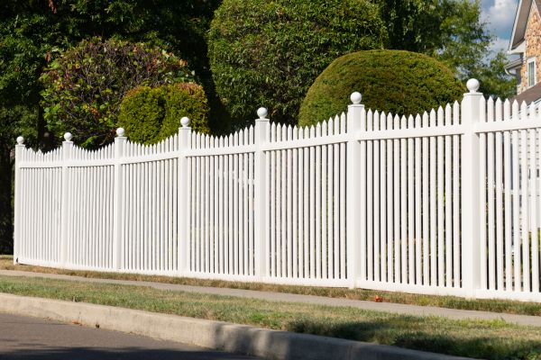 Vinyl Picket Fence Repair Service